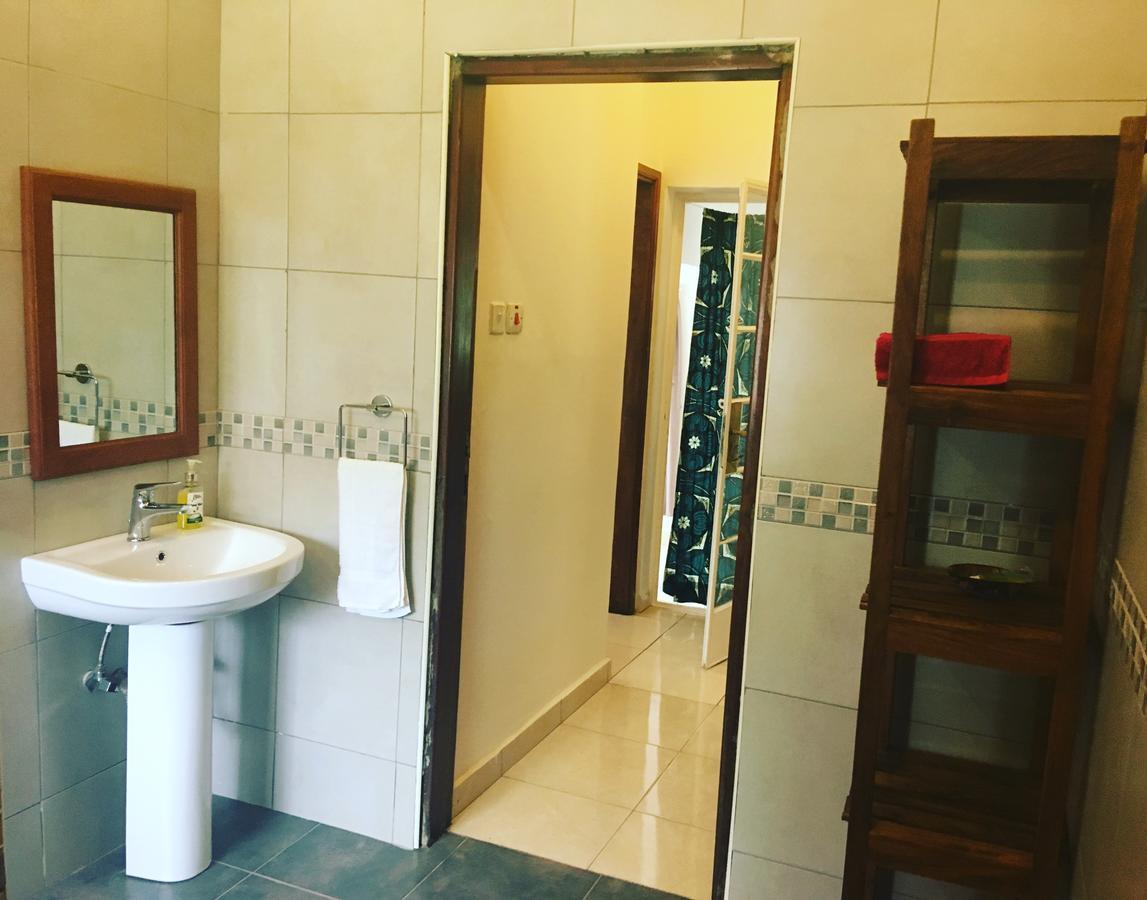 Bed and Breakfast The Guinea Fowl Entebbe Exterior foto